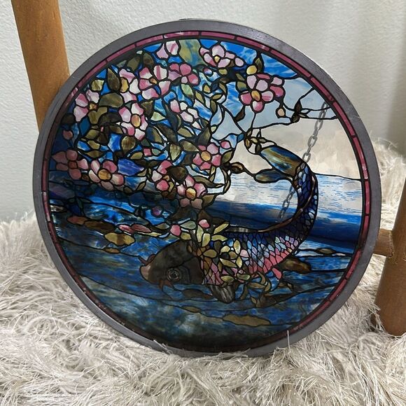 MFA, Boston Glass Water Lillies & Koi Round
Diameter Suncatcher Metal Frame - Picture 3 of 17